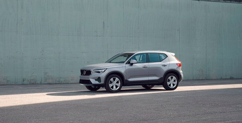 VOLVO-XC40-2.0-B3-G-Core-Auto-exterior-perfil-2.jpg