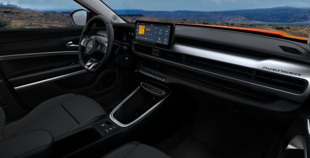 JEEP-AVENGER-MHEV-1.2-ALTITUDE-100CV-interior-perfil.jpg