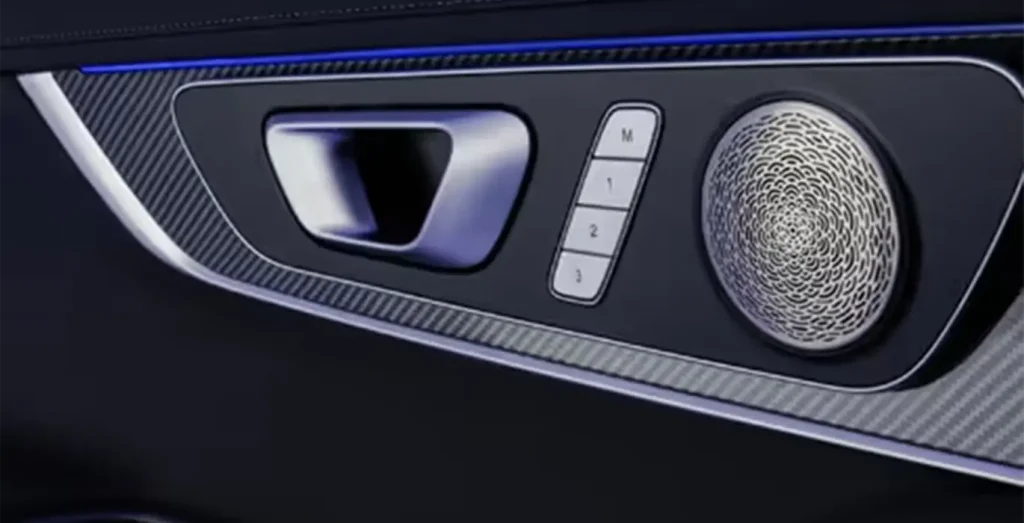 EBRO-S700-1.6-TGDI-Luxury-7-DCT-interior.webp