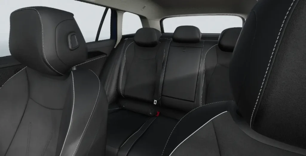 VOLKSWAGEN-Passat-Business-2.0-TDI-90kW-DSG-interior-trasera-1.webp