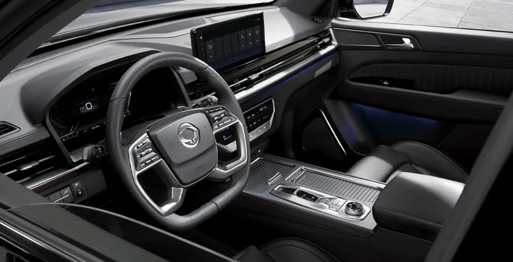 SSANGYONG-Rexton-D22-DTR-Pro-4x4-Aut.-interior-delantera.webp