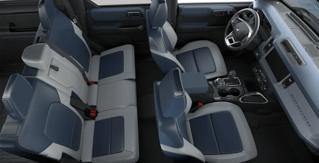 FORD-Bronco-Outer-Banks-2.7-EcoBoost-V6-335CV-interior-trasera-1.webp