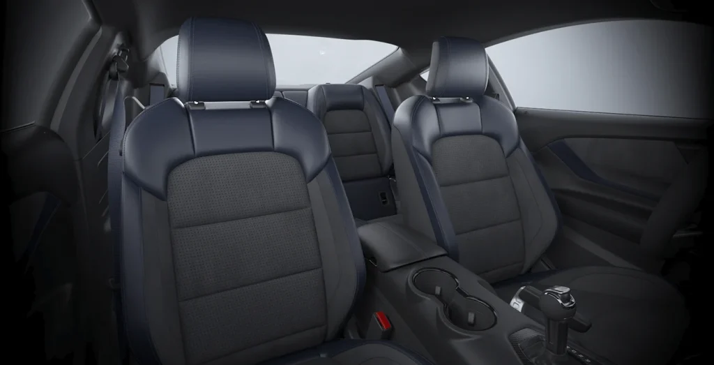 Ford-Mustang-5.0-Ti-VCT-V8-Mustang-Dark-House-AT-interior-trasera-1.webp