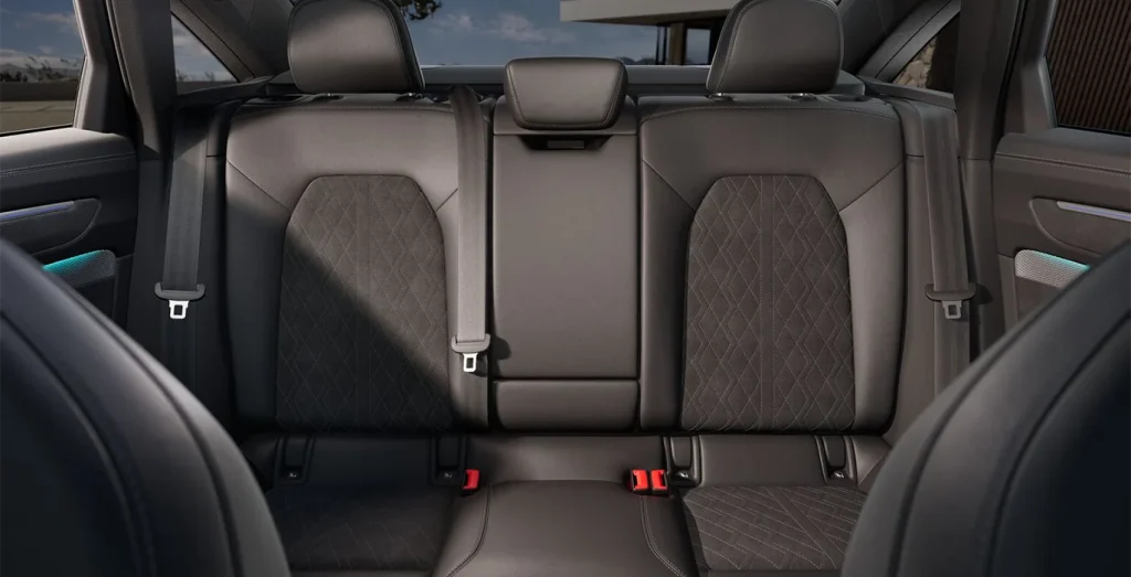 AUDI-A6-TDI-150kW-204CV-S-Tronic-Black-Line-interior-trasera-1.webp