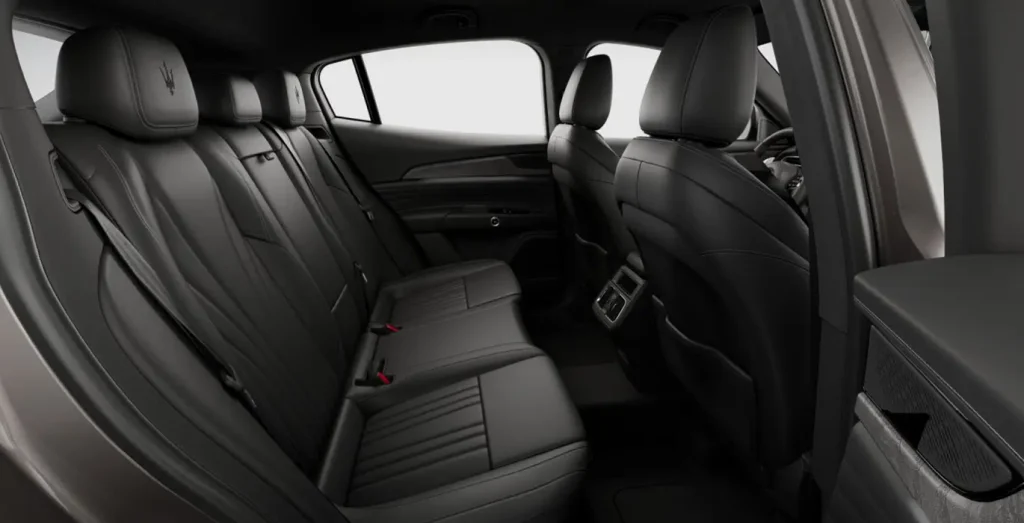 MASERATI-Grecale-L4-MHEV-AWD-interior-trasera-2.webp