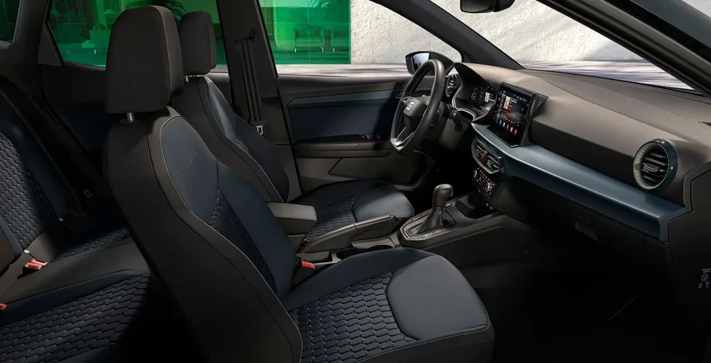 Seat-Arona-1.0-TSI-StSp-Style-Plus-interior-delantera-1.webp