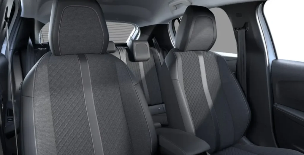 Peugeot-208-5P-Allure-100-SS-6vel.-interior-trasera-1.webp