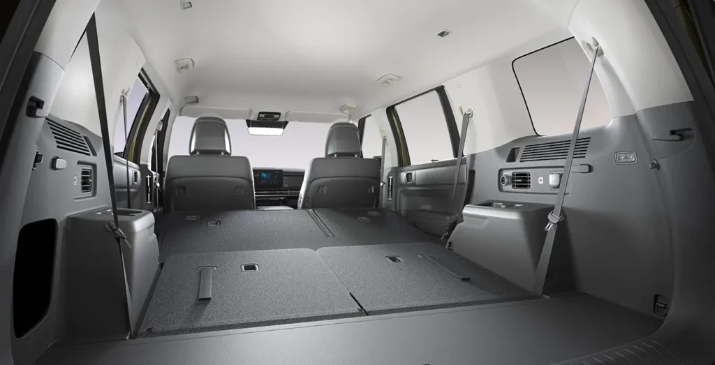 Hyundai-Santa-Fe-1.6-T-GDI-Maxx-PHEV-252CV-4x4-6AT-interior-trasera-II.webp